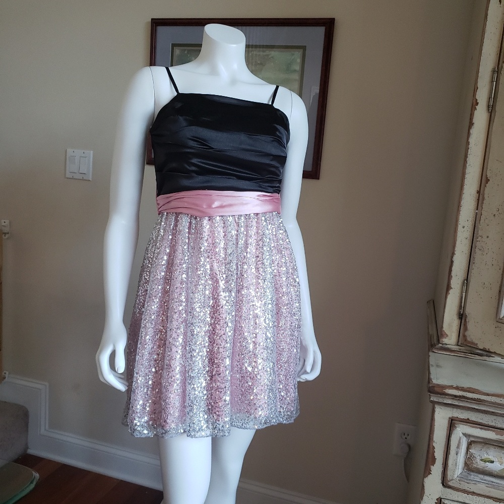 5 CITY STUDIO MINI COCKTAIL/PARTY DRESS